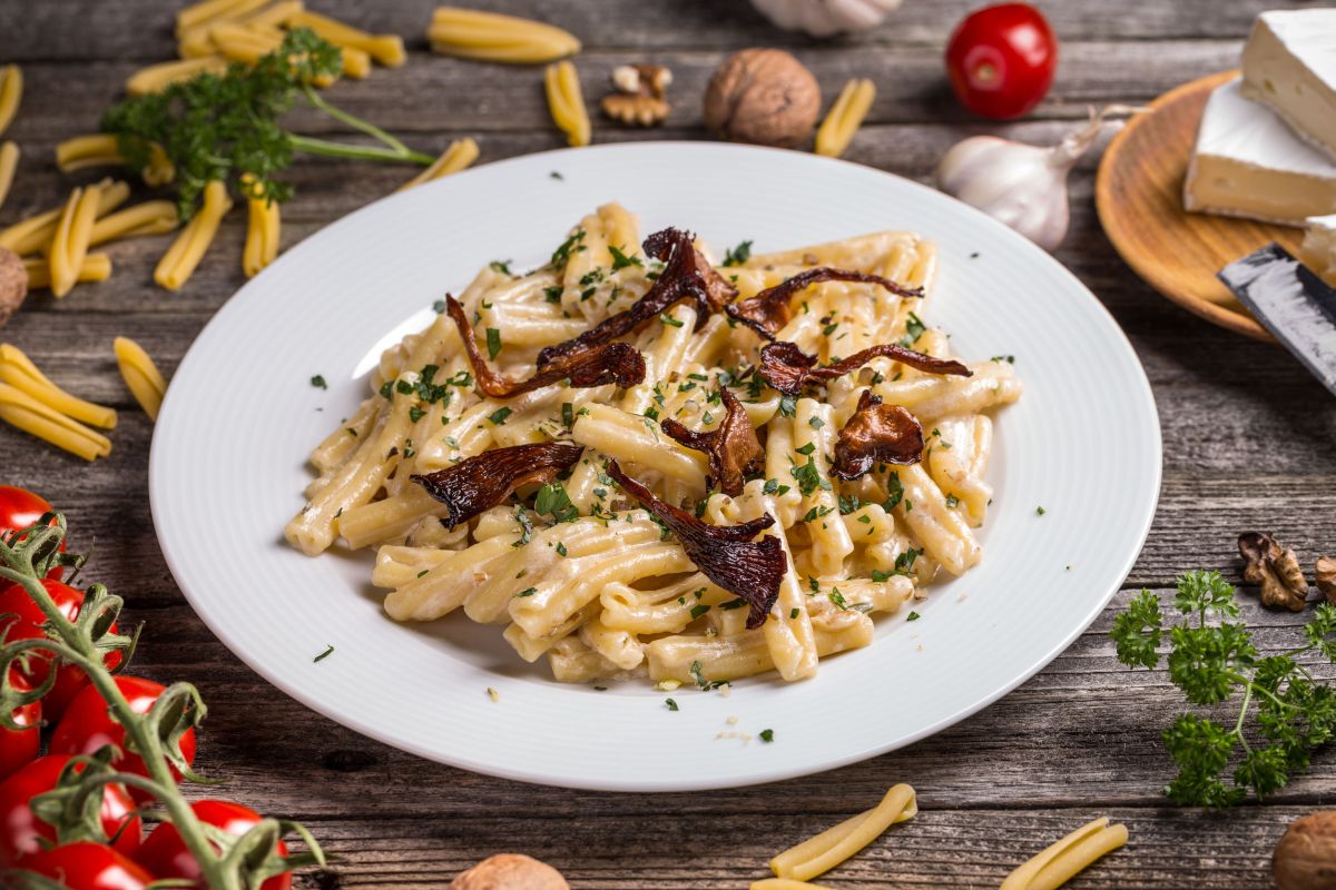 paste cu ciuperci,bacon si nuci